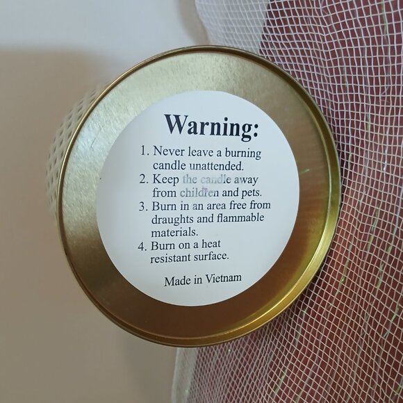 New La Jolie Muse White Tea, Soy, Double Wick Candle-Hummingbird Tin - Picture 5 of 5